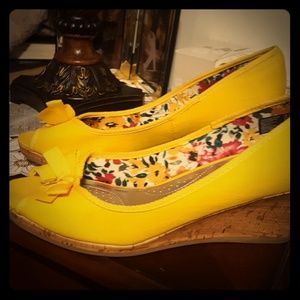 Dexflex comfort peep toe wedge